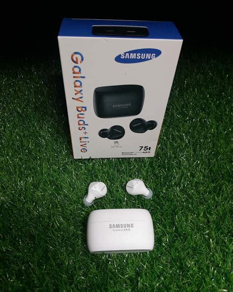 For Sale: Samsung Earbuds - Halfway Tree