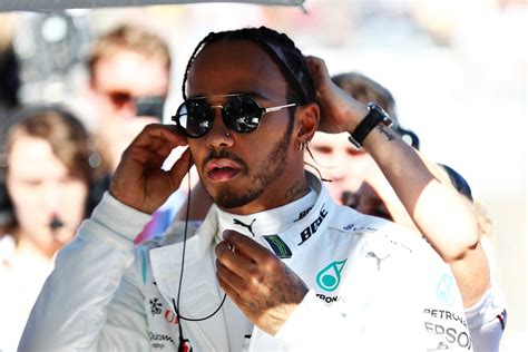 Lewis Hamilton Reportedly Loses His Closest Aide Ahead of 2021 F1 Season - EssentiallySports