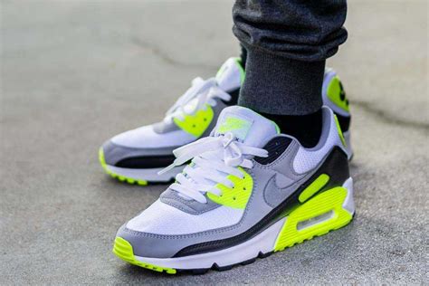 Nike Air Max 90 OG Volt Review