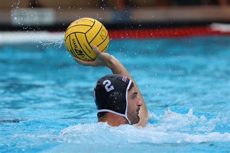 Men’s water polo goes 1-1 over weekend