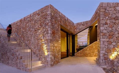 6cbcf4117dabfd9a995a8bddf549743d | Stone facade, Facade design, Stone ...