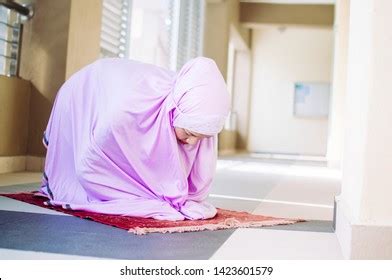 Young Muslim Woman Making Prostration Prayer Stock Photo 1423601579 ...