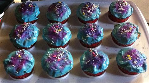 Easy and Yummy Duncan Hines Cotton Candy Frosting Creations Cupcakes