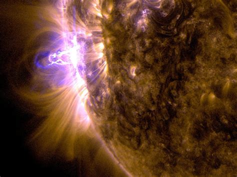 NASA captures footage of enormous solar flare - CNET