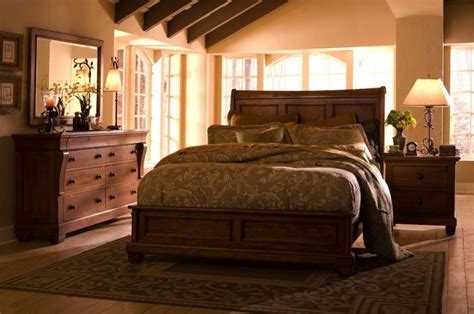 Five reasons why solid wood makes the best bedroom sets.