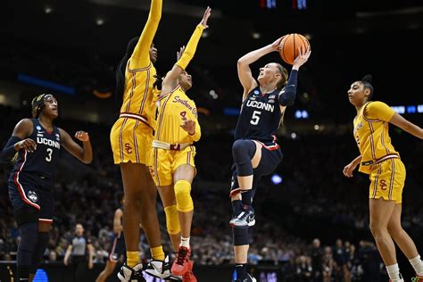 WNCAAB: Paige Bueckers guides UConn past USC, back to Final Four