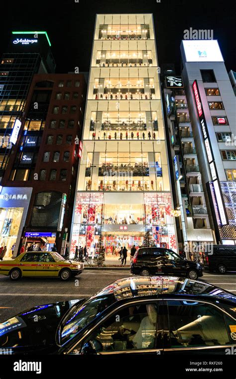 Uniqlo ginza hi-res stock photography and images - Alamy