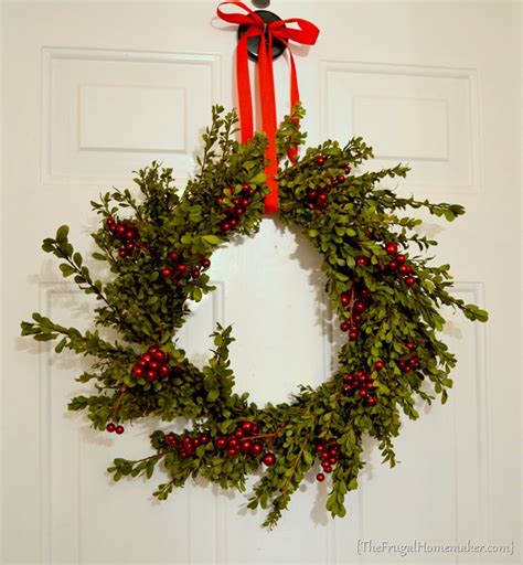 A free boxwood Christmas wreath