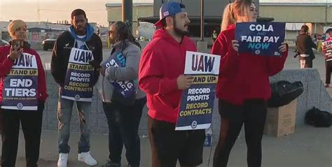 UAW strike update: GM, Stellantis, Ford all lay off more workers | FOX ...