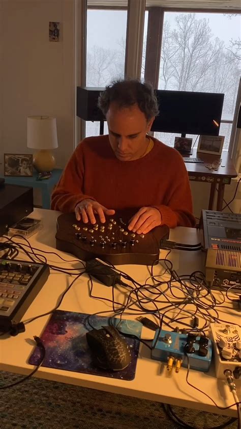 Four Tet making music : r/FourTet