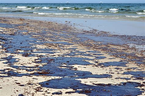 How Do Oil Spills Affect The Environment? - WorldAtlas.com