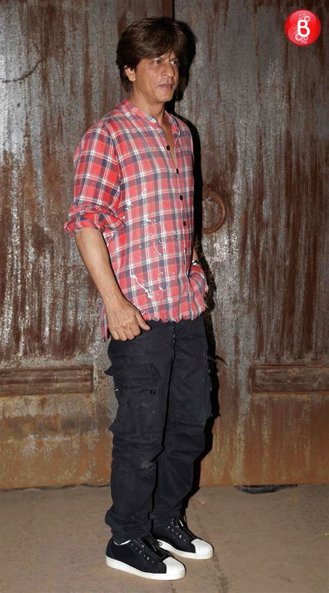 Shah Rukh Khan snapped outside his Alibaug house on the eve of his ...