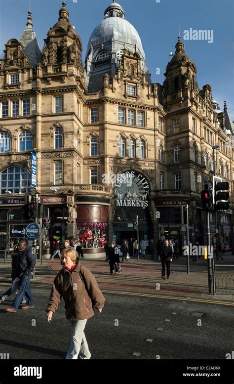 United Kingdom, Yorkshire, Leeds, downtown, Leeds City Market, one of the biggest food markets ...