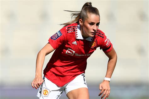 England midfielder Ella Toone signs new Manchester United contract ...