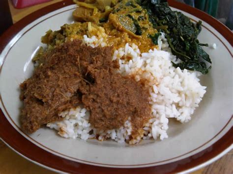 makan siang hari ini nasi padang pake rendang *nyem nyem | Flickr - Photo Sharing!