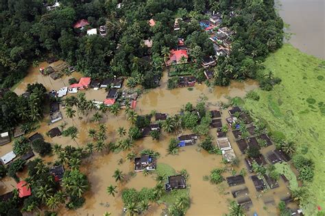 Kerala Floods LIVE: Centre Exempts GST on Aid Material, Vijayan Says 10 ...