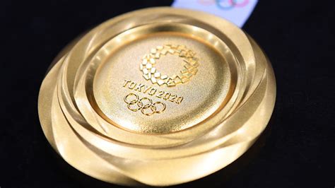 Les internautes découvrent la valeur d'une médaille d'or aux Jeux Olympiques et sont sous le ...