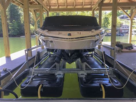 Shallow Water Boat Lift: Shop Shallow Water Pontoon Boat Lifts | HydroHoist