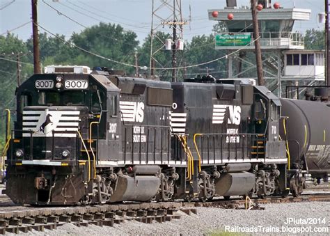 RAILROAD Freight Train Locomotive Engine EMD GE Boxcar BNSF,CSX,FEC ...