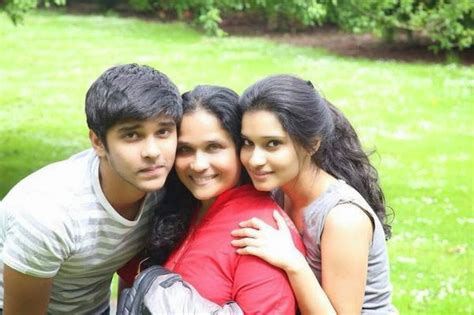 TopTimePass: Actor vikram family photos