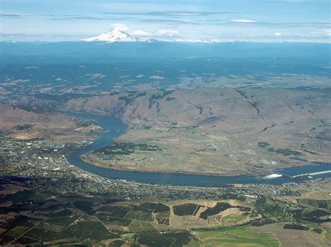 File:The Dalles, Oregon (looking north to Googleville) - panoramio.jpg - Wikimedia Commons