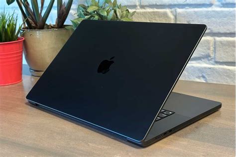 Apple’s Midnight Revelation: Introducing the Sleek ‘Space Black ...