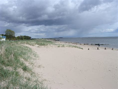 Broughty Ferry beach © Val Vannet :: Geograph Britain and Ireland