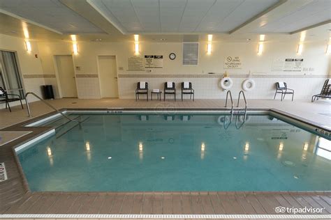 Hilton Garden Inn Schaumburg Pool: Pictures & Reviews - Tripadvisor