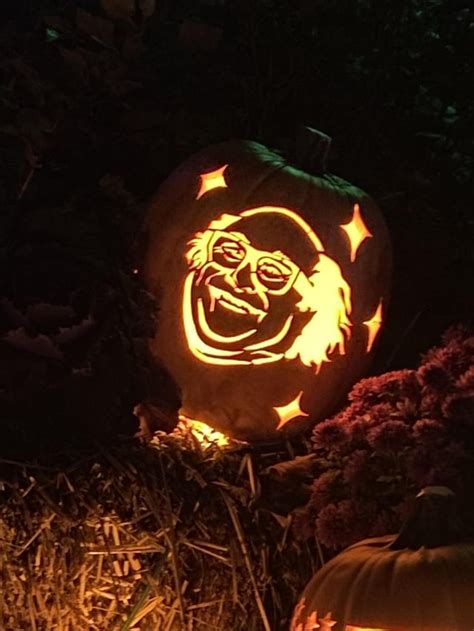 Found Frank at the Naumkeag Great Pumpkin Show in Stockbridge MA. : r/IASIP