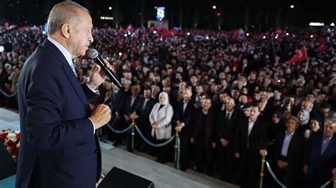 Erdoğan supporters chant 'death penalty' for Demirtaş during victory speech