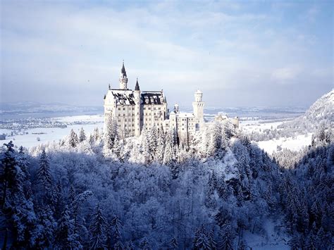 Neuschwanstein Castle: Stunning HD Wallpaper in a Winter Wonderland