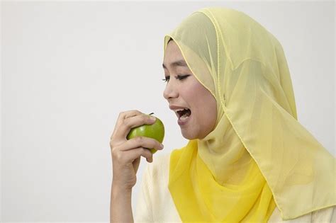 10 Makanan untuk Mencegah Sembelit Saat Puasa - Alodokter