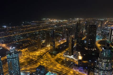 Visiting the Burj Khalifa at sunrise - Helen on her Holidays