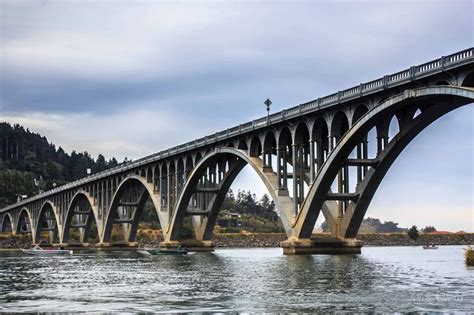 The Rogue River Bridge in Gold Beach, Oregon | Foto by Giorg | Rogue ...