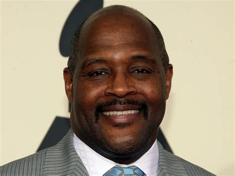 Gospel singer Marvin Winans to give Whitney Houston eulogy - CBS News