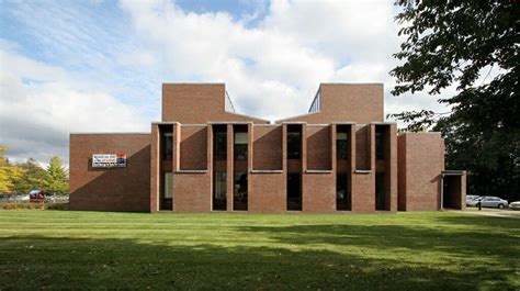 First Unitarian Church in Rochester. 1959. Volumi solidi. Riecheggia le ...