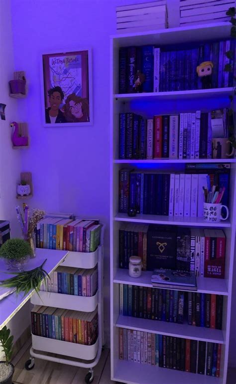 Estante de livros | Estante de livros, Dicas de decoração para quarto feminino, Ideias para ...