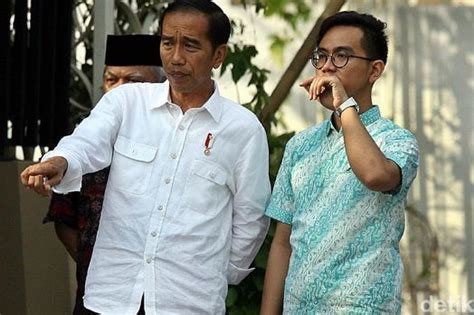 Jokowi sedang Bangun Dinasti Politik