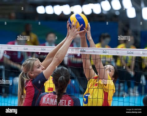 Paralympics 2016 seated volleyball hi-res stock photography and images ...