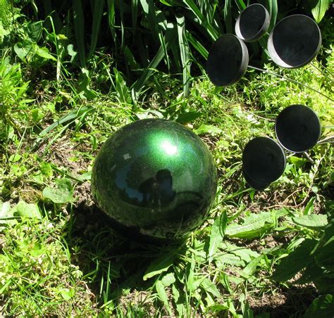 Pin by Linda Booth on DIY | Bowling ball yard art, Bowling ball crafts, Bowling ball art