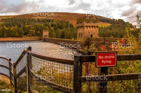 Derwent Dam Peak District Stock Photo - Download Image Now - Autumn, Beauty, Blue - iStock