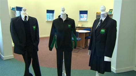 Derby school's attendance rise helped by 'uniform shop' - BBC News