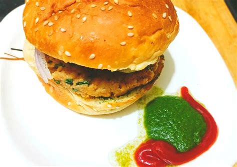 Aloo & Arbi Patty Burger🍔🍔 Recipe by Shivi Mishra - Cookpad