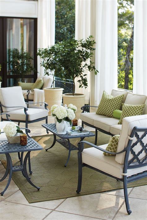 Outdoor Furniture – 15 Ways to Arrange Your Porch | Porch furniture layout, Porch furniture ...