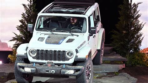 2024 Jeep Wrangler Adds More Capability and 12.3-inch Touchscreen in Battle for Off-Road ...