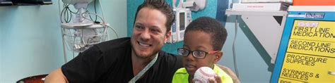 Young patients entertained by baseball all-star Jake Peavy at holiday ...