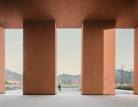 David Chipperfield finishes hillside museum in eastern China