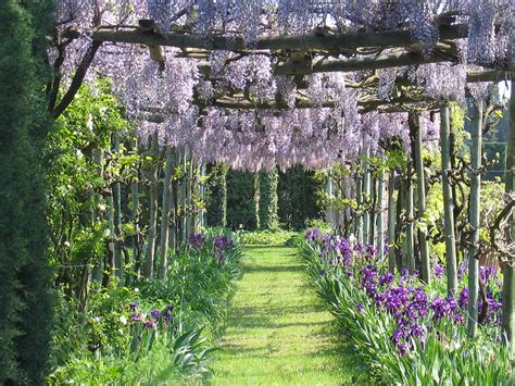 The Provence Post: Five Gorgeous Provence Gardens to Visit