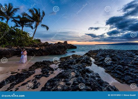 Romantic Couple Hawaii Beach Sunset Editorial Photography - Image of ...