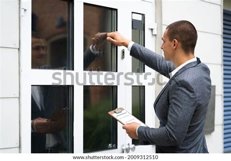 27,337 Knocking On Door Images, Stock Photos & Vectors | Shutterstock